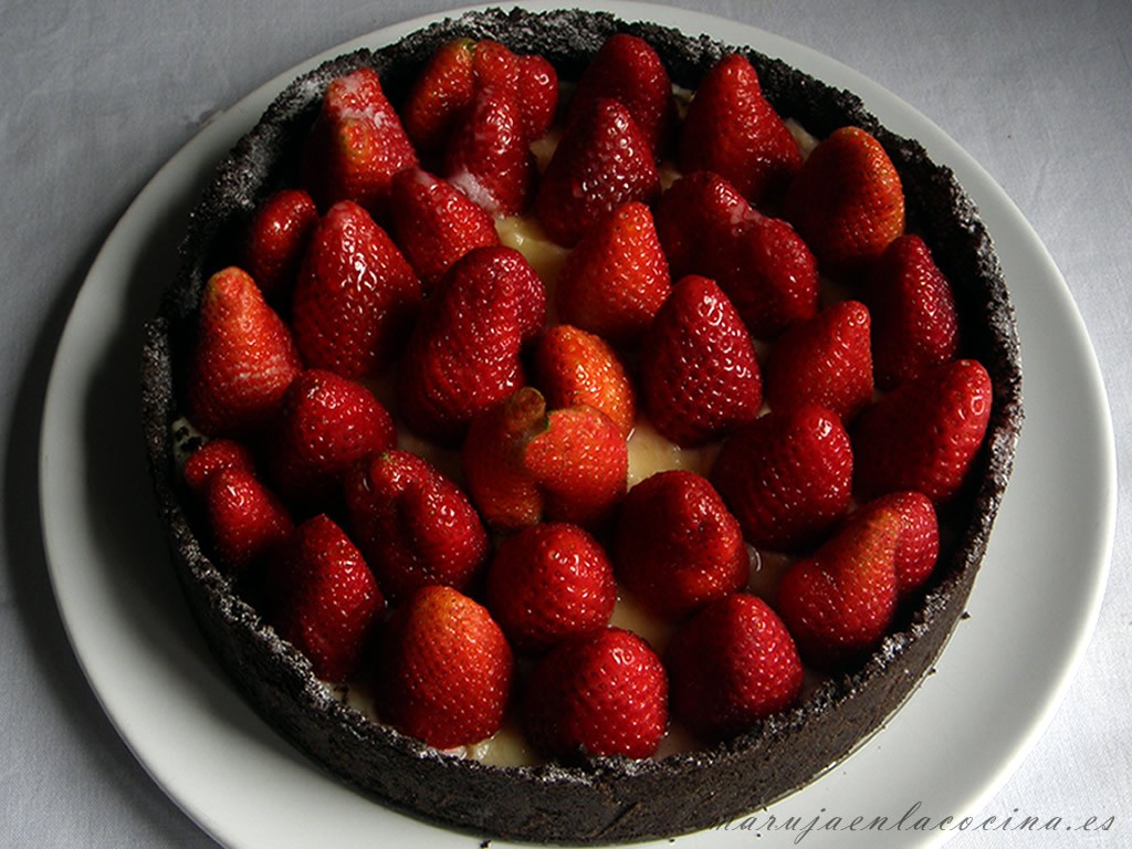 Tarta de chocolate blanco y fresas