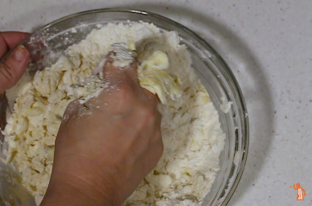 Galletas de masa quebrada: mezclar ingredientes