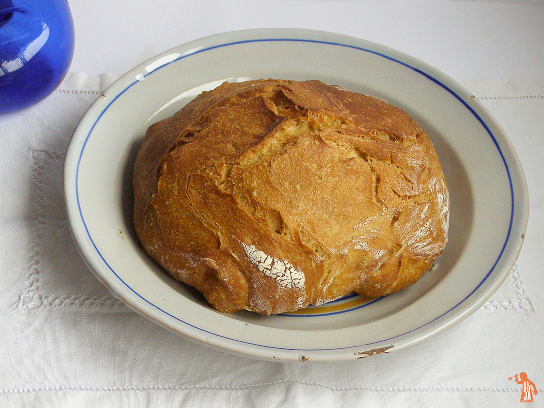 Cómo hacer pan en una cazuela de hierro fundido